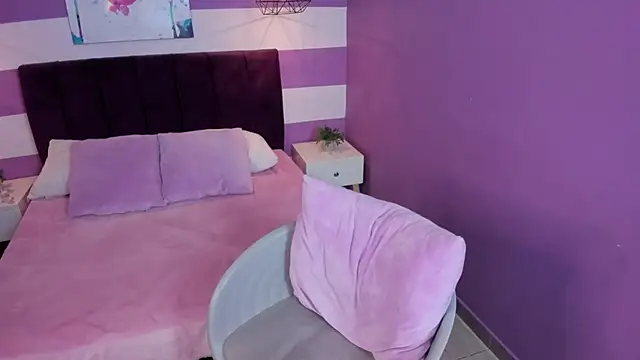 Snapshot of Alli_cooper chatting on 01.10.25 Alli cooper online show from 01.10.25