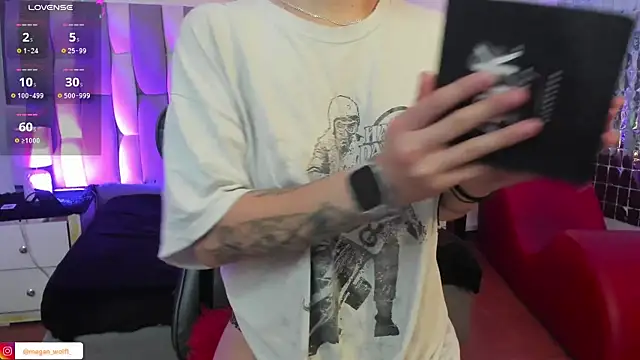 Megan wolf1  online show from 02.26.25