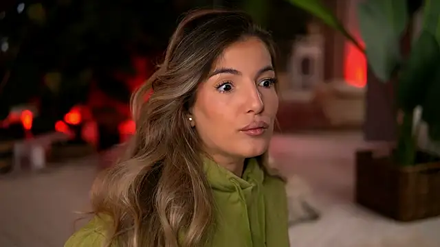 KellyMathews online show from 12.22.25