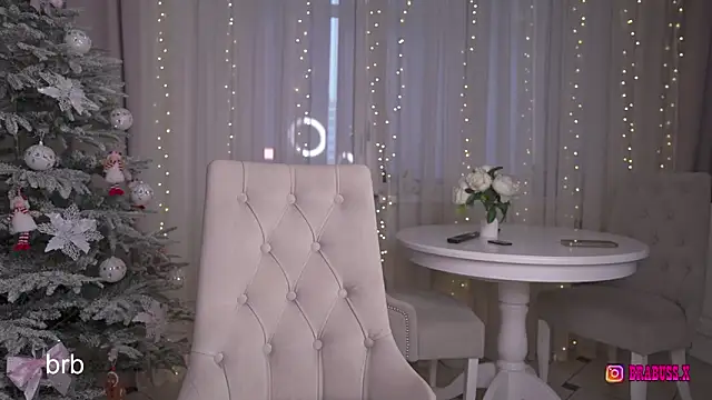 Snapshot of _Moon__Shine_ chatting on 12.14.25 Moon Shine online show from 12.14.25