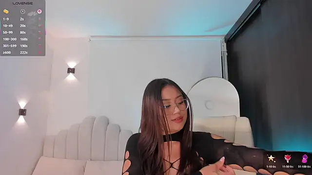Snapshot of AmberLewis_ chatting on 04.30.26 AmberLewis online show from 04.30.26