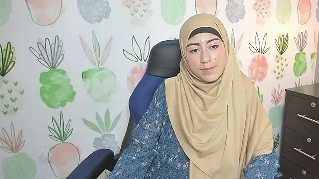 chaymae nah  online show from 12.03.24