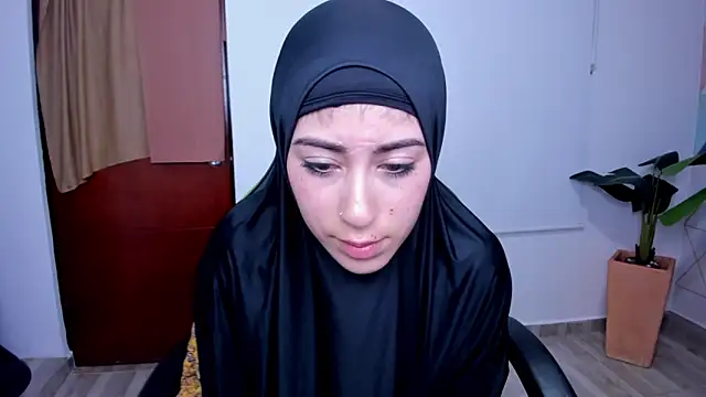 chaymae nah  online show from 03.11.25