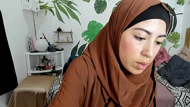 chaymae nah  online show from 12.02.25