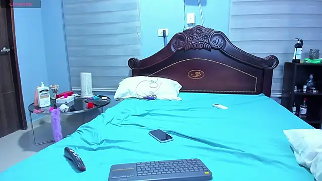 bella-black online show from 03.04.25