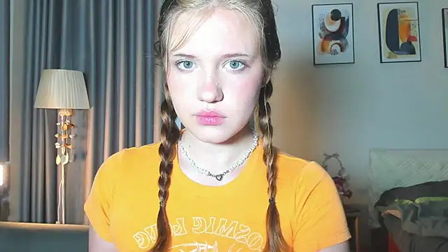 HanahCute online show from 02.23.25