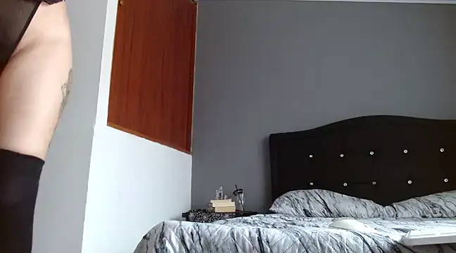 Snapshot of Emilia_1995 chatting on 03.10.25 Emilia 1995 online show from 03.10.25