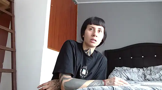 Snapshot of Emilia_1995 chatting on 03.17.25 Emilia 1995 online show from 03.17.25