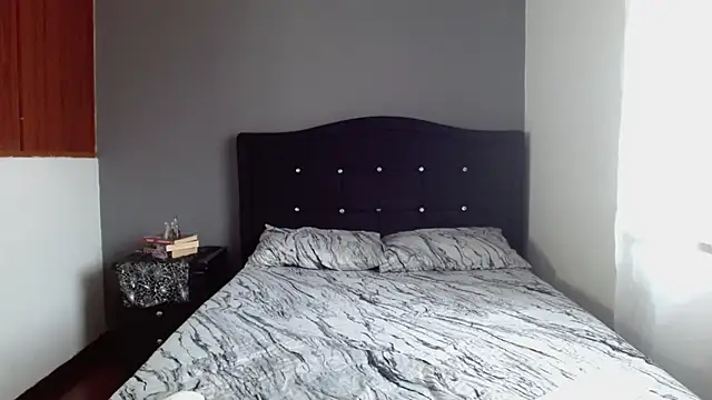 Snapshot of Emilia_1995 chatting on 10.07.25 Emilia 1995 online show from 10.07.25