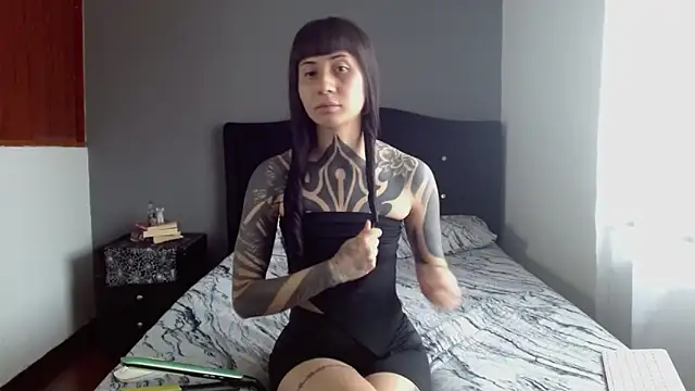 Snapshot of Emilia_1995 chatting on 11.14.25 Emilia 1995 online show from 11.14.25