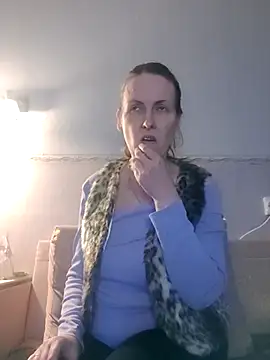 Evelina cute online show from 12.15.25