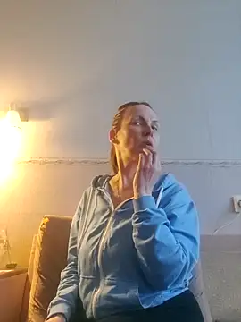 Evelina cute online show from 12.16.25