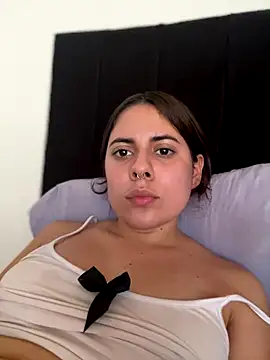 little isabela1 online show from 12.22.25