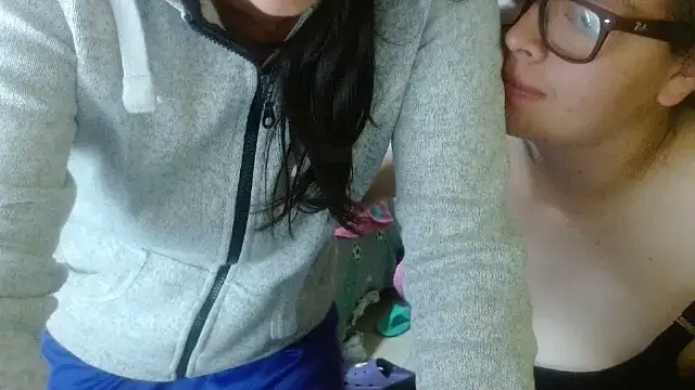 Snapshot of clayre_and_jill chatting on 10.06.25 clayre and jill online show from 10.06.25