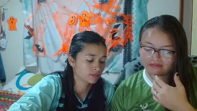 Snapshot of clayre_and_jill chatting on 11.04.25 clayre and jill online show from 11.04.25