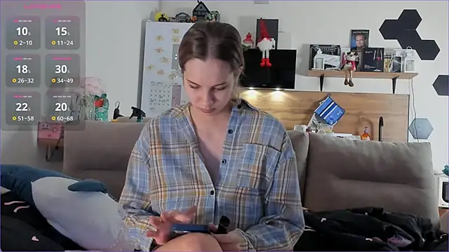 Girl alone home online show from 01.18.26