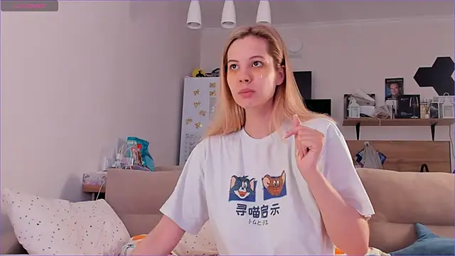 Girl alone home online show from 05.15.26