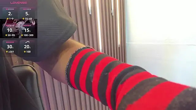 Tiff Valentine online show from 02.10.25