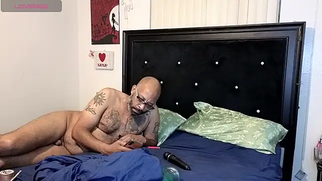 MrAndMrsCrook online show from 06.05.26