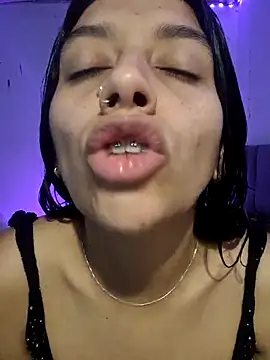 Snapshot of BrittanyDiaz chatting on 02.19.25 BrittanyDiaz online show from 02.19.25