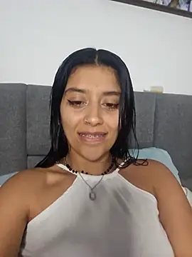 Snapshot of BrittanyDiaz chatting on 10.28.25 BrittanyDiaz online show from 10.28.25