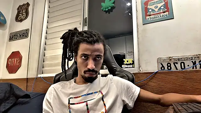 Snapshot of hotcamboy420 chatting on 01.31.25 hotcamboy420 online show from 01.31.25