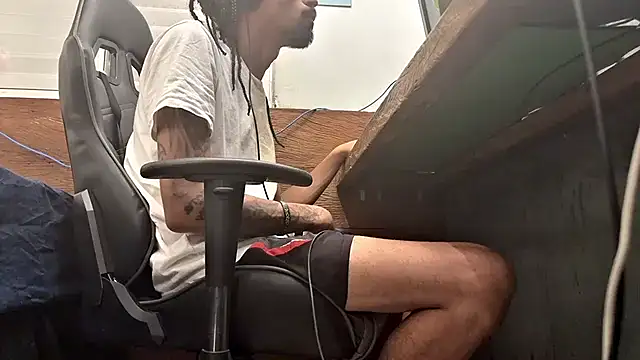 Snapshot of hotcamboy420 chatting on 02.02.25 hotcamboy420 online show from 02.02.25