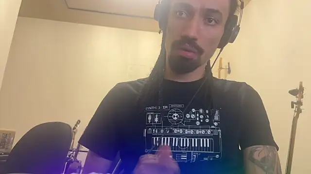 Snapshot of hotcamboy420 chatting on 10.27.25 hotcamboy420 online show from 10.27.25