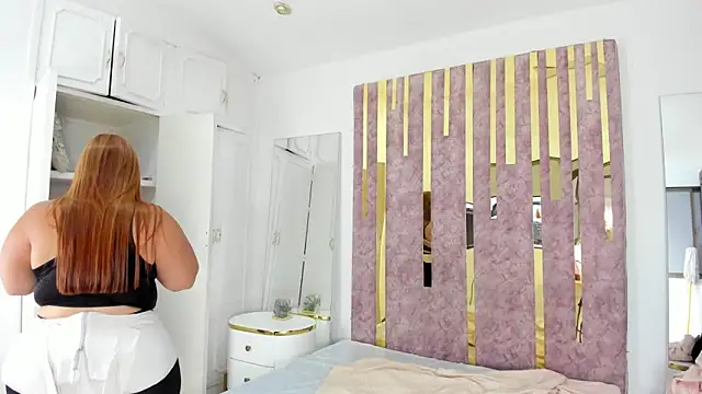 LeahxBarker online show from 02.20.25