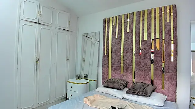 LeahxBarker online show from 02.26.25