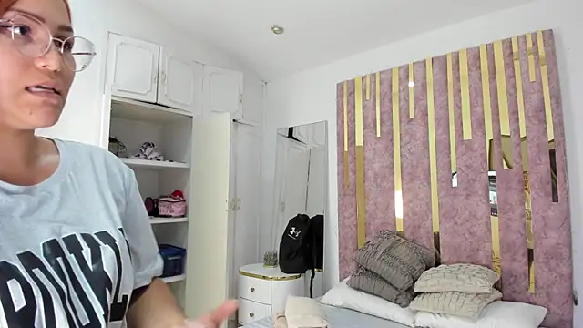 LeahxBarker online show from 03.17.25