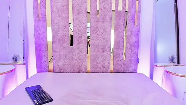 LeahxBarker online show from 03.20.25