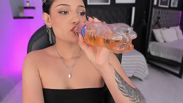 renee shelby  online show from 03.10.26