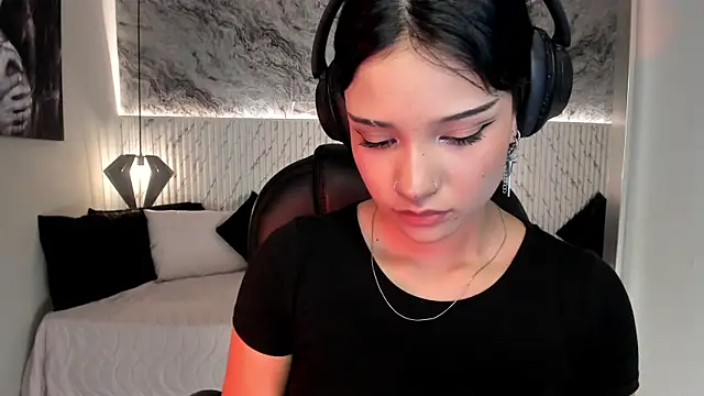 renee shelby  online show from 07.03.26
