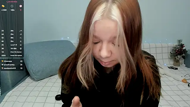 Snapshot of crystal_lilith chatting on 12.04.24 crystal lilith online show from 12.04.24