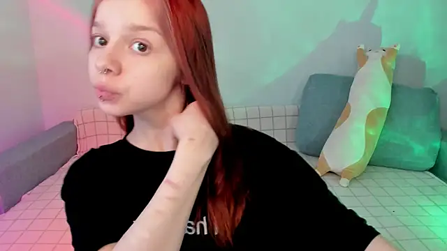 Snapshot of crystal_lilith chatting on 01.12.25 crystal lilith online show from 01.12.25