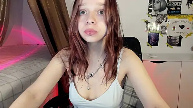 Snapshot of crystal_lilith chatting on 02.03.25 crystal lilith online show from 02.03.25