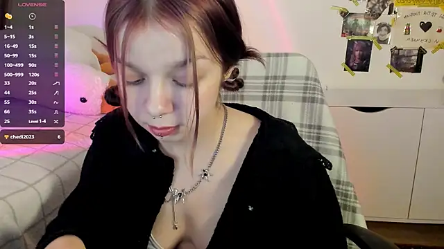 Snapshot of crystal_lilith chatting on 02.03.25 crystal lilith online show from 02.03.25