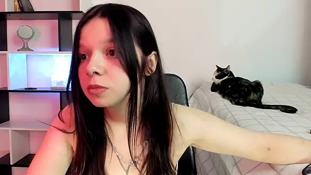 Snapshot of crystal_lilith chatting on 02.08.25 crystal lilith online show from 02.08.25