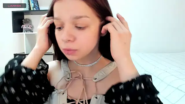 Snapshot of crystal_lilith chatting on 03.02.25 crystal lilith online show from 03.02.25