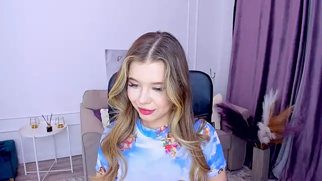 Snapshot of FollowLovee chatting on 03.04.25 FollowLovee online show from 03.04.25