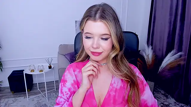 Snapshot of FollowLovee chatting on 03.13.25 FollowLovee online show from 03.13.25