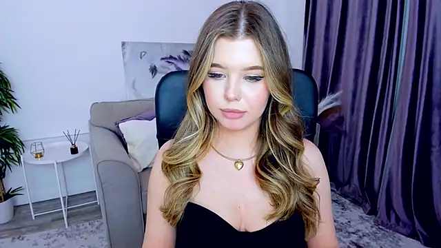 Snapshot of FollowLovee chatting on 03.16.25 FollowLovee online show from 03.16.25