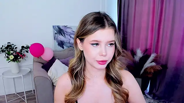 Snapshot of FollowLovee chatting on 09.19.25 FollowLovee online show from 09.19.25