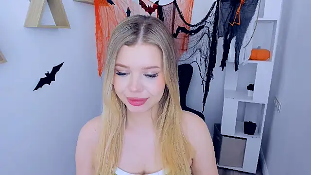 Snapshot of FollowLovee chatting on 11.02.25 FollowLovee online show from 11.02.25