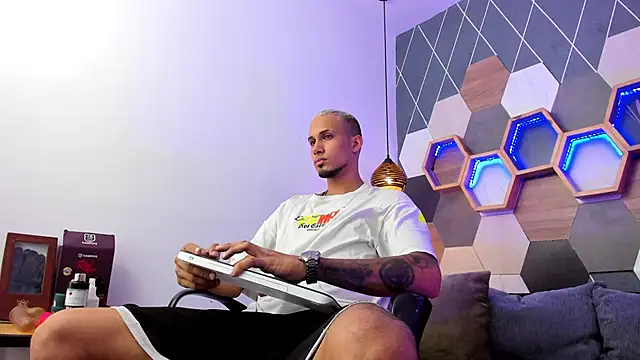 MagnusFrost online show from 01.29.25