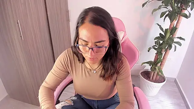 Snapshot of Sofi_Martinezz0 chatting on 10.23.25 Sofi Martinezz0 online show from 10.23.25