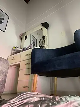 LynnSam  online show from 12.15.24