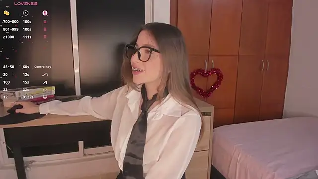 Snapshot of LynnSam_ chatting on 02.13.26 LynnSam online show from 02.13.26