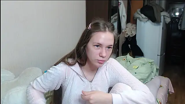 leila bambi  online show from 01.12.25